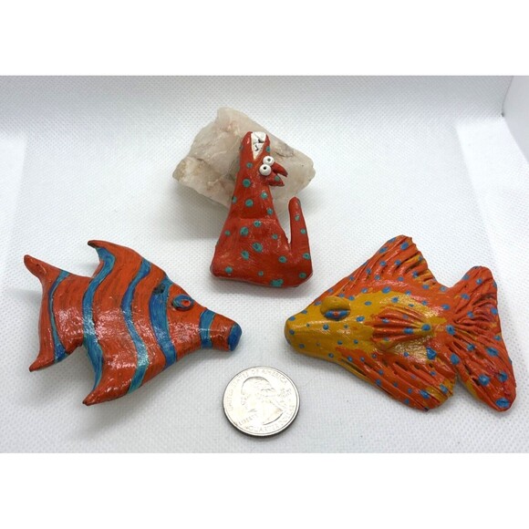 Vintage Pine Lot of 3 Handcrafted Plaster Animal‎ Pin Brooch Fish Wolf 90s Style - Picture 2 of 9